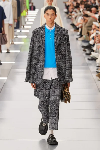 Look 11